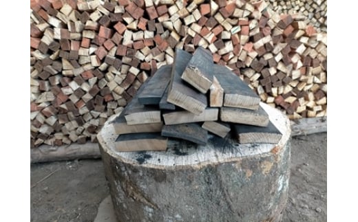 オーク材の樽薪 箱込25kg（内容量約24kg）　木材 薪ストーブ ストーブ 薪割り 割り薪 まき 乾燥 済 アウトドア キャンプ ファイヤー 焚き火 焚火 森林 林業 木 サウナ 送料無料 燃料
