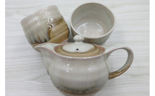 黄瀬戸 茶器 セット ポット 2号 約350ml 湯呑 約200ml 2個 [文珠会 障害者支援施設 常明園 長崎県 東彼杵町 hs42bag350002] ポット 湯呑 ペア ティーポット 湯飲み 2060226 - 長崎県東彼杵町