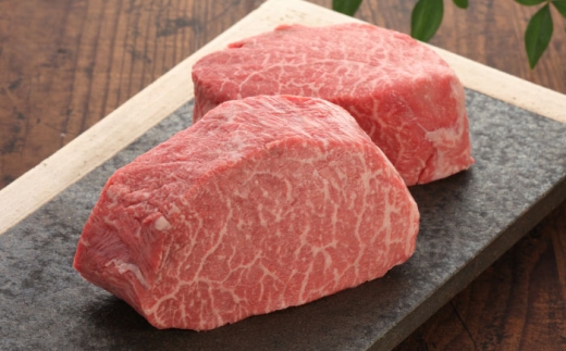 [数量限定][GI認証]くまもとあか牛シンシンブロック 約300g×2枚 / 菊陽町 あかうし 熊本県 肉 にく niku ブランド 旨み [有限会社 三協畜産] [BHAS015]