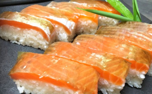 恵那の朴葉寿司と鯖寿司・更紗紅鱒寿司セット