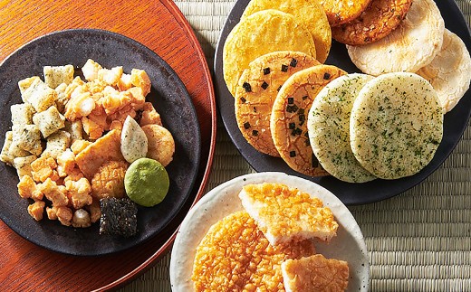 [シャトレーゼ] 米菓詰め合わせ 15袋 揚げ餅 (塩・焼きとうもろこし) あられ (青のりサラダ) ふっくら焼 (醤油・塩・わさび海苔・カレー・ねぎ味噌) 吹き寄せ六煎