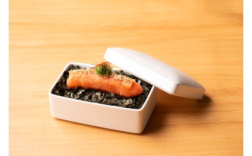 旨味成分たっぷりの「めんたい重のたれ」をかけて食べる福岡の味