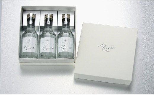 「美食旨口水」翠-SUY- ナチュラルミネラルウォーター 300ml×3本　化粧箱入り/長野県白馬村　天然水　白馬の名水　高級天然水　食事に合う水　プレミアムウォーター　お取り寄せ　ギフト【F0490535-B】