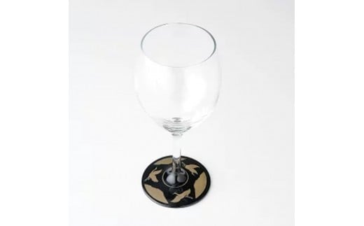 みよし漆器本舗 紀州塗り ぬりもん de Verre ワイングラス 蒔絵 万葉鶴 単品 黒 300ml 2249660 - 和歌山県海南市