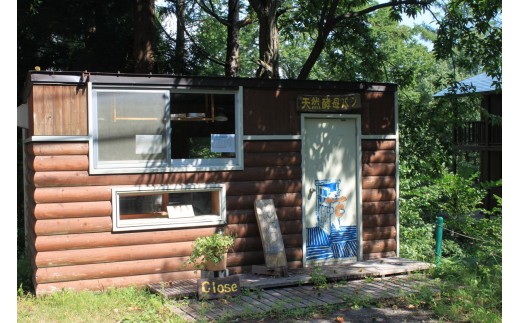 信濃町の黒姫山の麓にお店があるパン小舎（pangoya）は、毎週金曜日と土曜日だけ営業のパン屋さん。