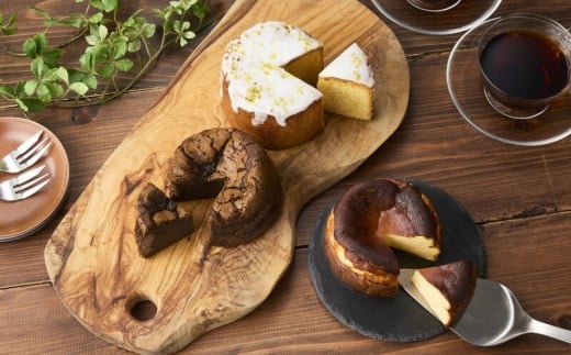 名古屋コーチンの卵を使用したバスクチーズケーキ＆レモンパウンドケーキ＆ほうじ茶ショコラセット