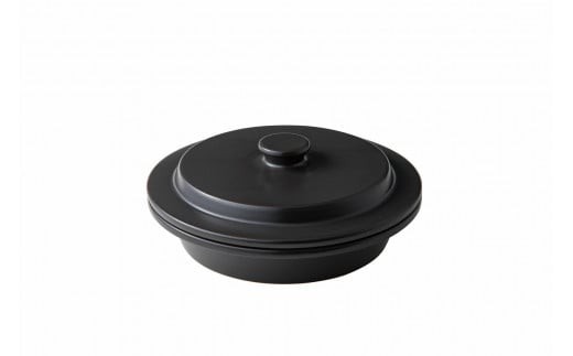 PETARI Shallow Pot 24cm 　Jet Black（ブラック）G.M.P 【 グッドデザイン賞受賞 陶器製 万能調理土鍋 鍋 土鍋 平鍋 浅鍋 電子レンジ可 キッチン雑貨 新生活 ギフト プレゼント 三重県 四日市市】 741354 - 三重県四日市市