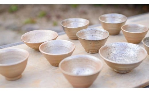 お茶碗 【金色】 茶碗 高級品 金 銀 大塩 恵旦作 伝統工芸 赤膚焼 工芸品 作品 国宝 世界遺産 薬師寺 粘土 伝統 歴史 1300年 お祝い プレゼント 奈良県 奈良市 なら 4000-001 2289065 - 奈良県奈良市