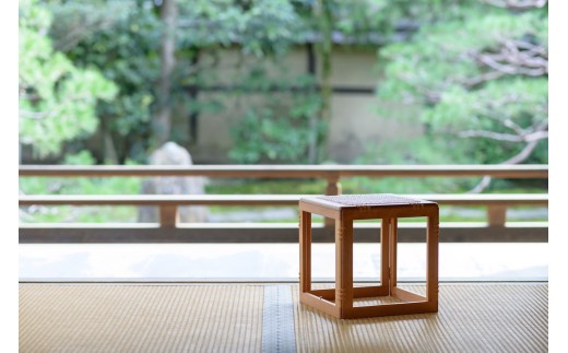 木製 折り畳み 椅子 「patol stool （ ロータイプ ）」  籐張り   ( 京都 宇治 家具 インテリア スツール イス 木 折りたたみ 和風 おしゃれ 人気 伝統 技法 受賞 ) 2296205 - 京都府京都府庁