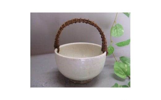 【信楽焼】つる付粉引無地花入れ・花瓶・　　花器 nha-044 2296760 - 滋賀県甲賀市