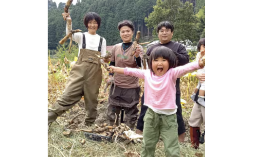 奈良県山添村発、大人2名+子供1名　レンコン掘り体験と贅沢レンコン鍋竹筒ご飯セット