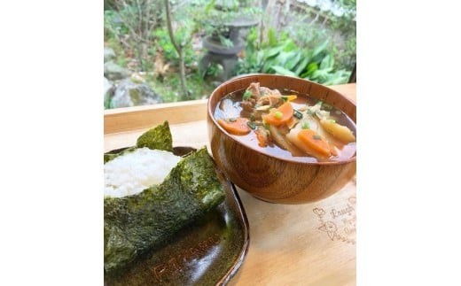 人気のだご汁とおにぎり