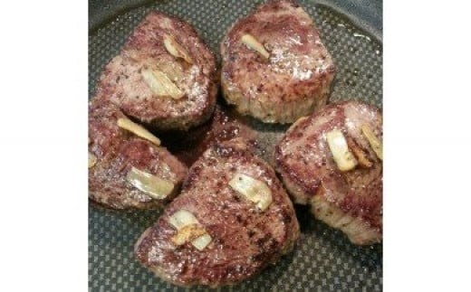 ダチョウ 上フィレ肉 ステーキ用 500g ダチョウ肉 赤身肉 ヘルシー 低脂肪 低カロリー 高たんぱく質 鉄分 豊富 真空パック 上質 抗生物質不使用 成長ホルモン不使用 国産 ダイエット 健康志向 グルメ ギフト 産地直送 (C05-006)
