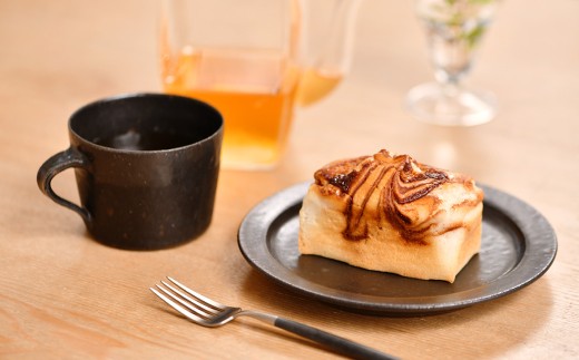 【定期便6か月】米屋が作った RICE BREAD (冷凍)白パン1個 + 野菜パン(お任せ)2個 + ミニパン(お任せ)2個