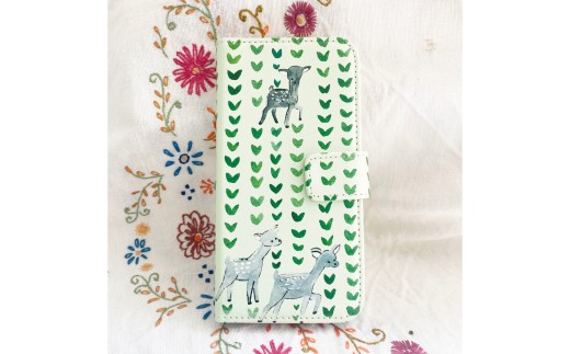 スマホ手帳型ケース 鹿柄オリジナル 「Leaf and Deer」手芸雑貨 ソーイング  裁縫 洋裁 手芸 オリジナル foo stitch フーステッチ 雑貨 スマホケース 手帳型 ハンドメイド バッグ ポーチ 国産 奈良県 奈良市 なら 15-066 2358254 - 奈良県奈良市
