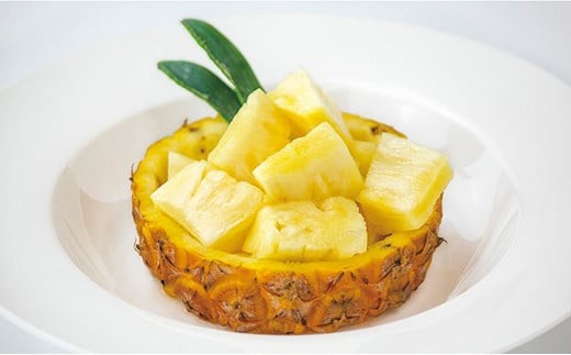 沖縄県石垣市のふるさと納税 ハワイ種パイナップル４玉【沖縄県 石垣市 石垣島産 パイン パイナップル ハワイ種パイナップル】ZH-16