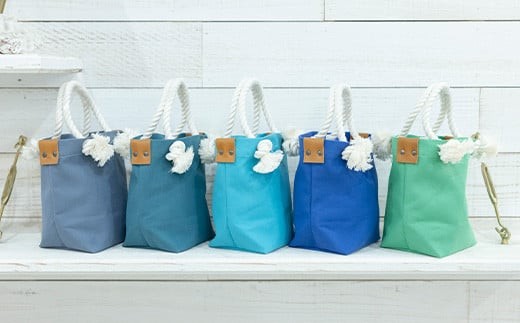 当返礼品は【カラー:シアンブルー】となります。ご注意ください。