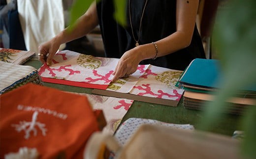 当返礼品は【カラー:シアンブルー】となります。ご注意ください。