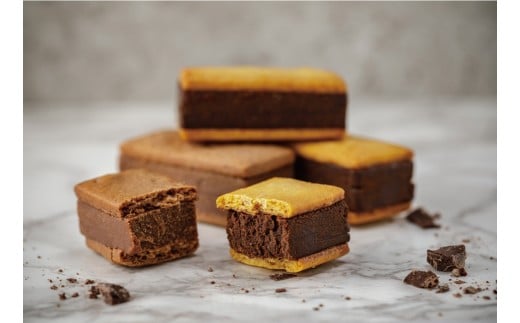 トップス クッキーサンド〈ミルク37%・スイート62%〉10個入り【目黒工場製造】