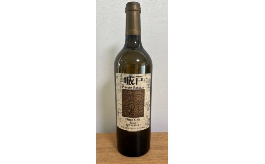 濃密な果実と上品な調和が織りなす、贅沢なる調べ。