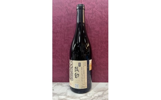 果実と旨味が調和する、和食に寄り添う穏やか赤。