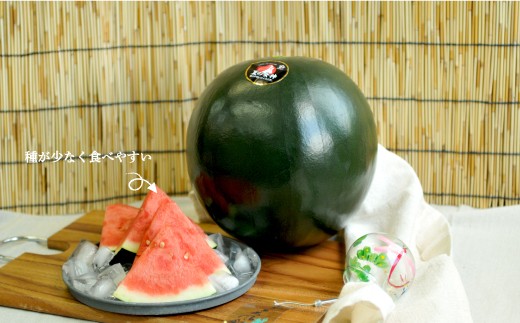 《2026年分受付中》『夏の女神』種が少なくて甘い黒皮スイカ1玉入（中玉4～6kg）