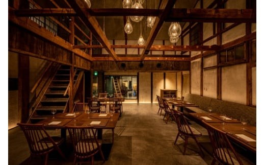 「suginomori brewery」の醸造場はレストラン「嵓kura」と隣接しておりガラス越しに見ることができます。