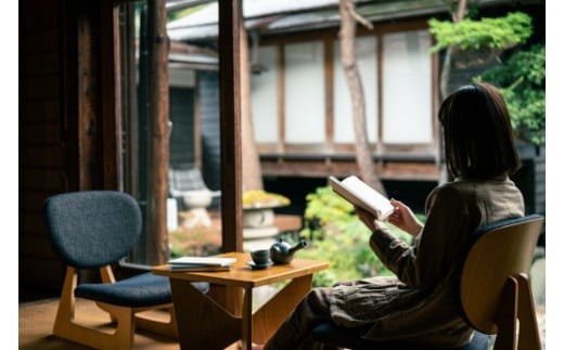 自然と歴史に包まれる空間でお茶を愉しみ、読書に耽ってゆく贅沢な時間。