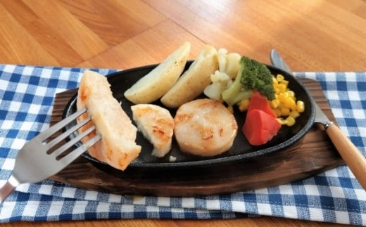 13-363 【年内配送12月8日入金まで】紋別産ほたて貝柱ステーキ（成形品）(4枚入・3袋)