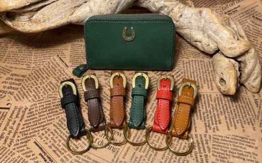 蹄鉄ラウンドファスナーコインケース(グリーン)＆蹄鉄バックルキーリング (ブラウン)　栗東市 / 株式会社ブルズエフ [BIAU345]