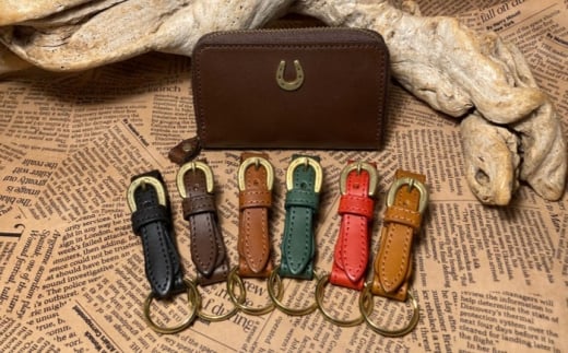 蹄鉄ラウンドファスナーコインケース(ダークブラウン)＆蹄鉄バックルキーリング(ブラウン)　栗東市 / 株式会社ブルズエフ [BIAU335]