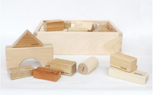 【オークヴィレッジ】国産材使用で無塗装 木のおもちゃ 英語入り | ギフトラッピング対応 積み木 寄木の積木 知育玩具 出産祝い お誕生日 赤ちゃん オークヴィレッジ AH068VC13