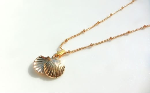 scallop long necklace ネックレス アクセサリー 貝殻 1個 【海 ゴールド  ロングチェーン シンプル 貝 パール 可愛い ハンドメイド 手作り  職人 上品 大人な雰囲気 ギフト プレゼント ラッピング 結婚式 普段使い】 [№5749-1910]