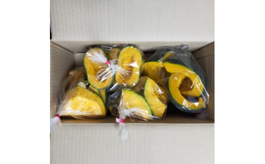 ＜秋の味覚＞青森県産かぼちゃ 2種(メルヘン・雪化粧) 2kg(各1kg)　カット済み【1689351】 2421600 - 青森県十和田市