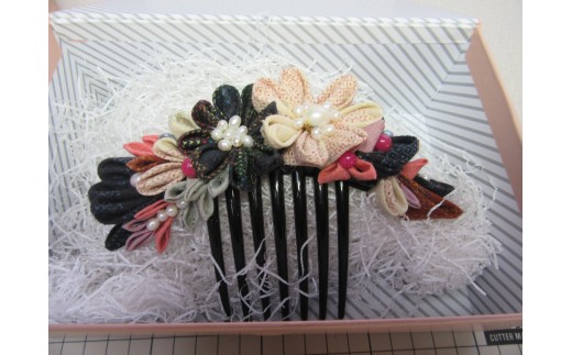 つまみ細工 髪飾り コーム 結城紬 リメイク (大) ① くし 櫛 ハンドメイド 手作り 1点もの 