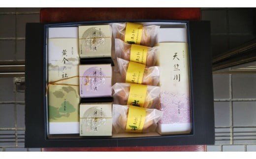 豊中銘菓天竺川・黄金の杜・豊中銘菓マチカネくんのぶっせ・待兼の鏡詰め合わせ / 和菓子 洋菓子 セット 詰め合わせ 食べ比べ ご当地スイーツ 豊中のお菓子【kyya0004A】