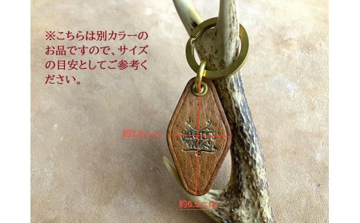 鹿革と真鍮のキーホルダー【紺】（ブランドロゴ入り）革小物 革製品 レザー 刻印キーリング キーホルダー ハンドメイド 手縫い レザークラフト おしゃれ  お洒落【R00169】 - 高知県土佐清水市｜ふるさとチョイス - ふるさと納税サイト