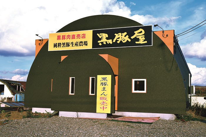 大人気の黒豚餃子が登場！国産原料のみを使用した安心安全な餃子！贈り物にも大人気！