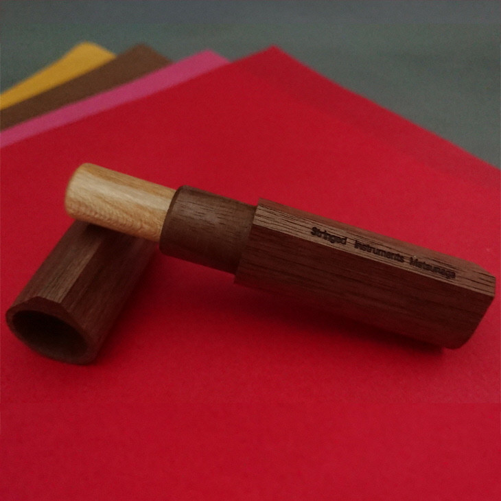 ＜楽器職人が作る＞ブラックウオールナット印鑑ケースと＜京印章制作士が彫る＞楓（メイプル）銀行印12ミリ丸