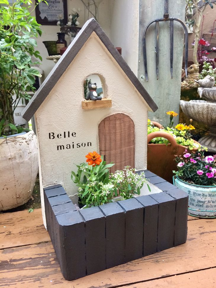 <Moon Rabbit>三角屋根のお家プランター