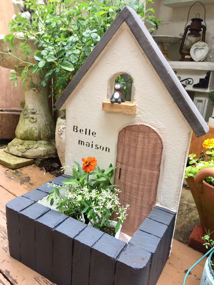 <Moon Rabbit>三角屋根のお家プランター