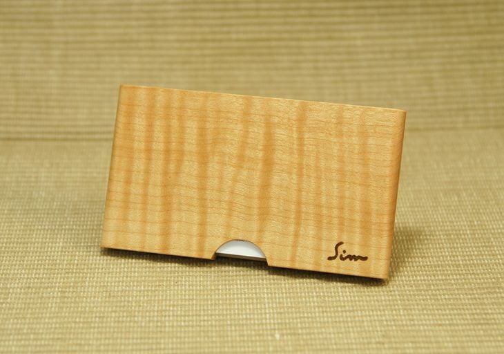 ＜松永弦楽器工房＞木製名刺入れ（メープル）