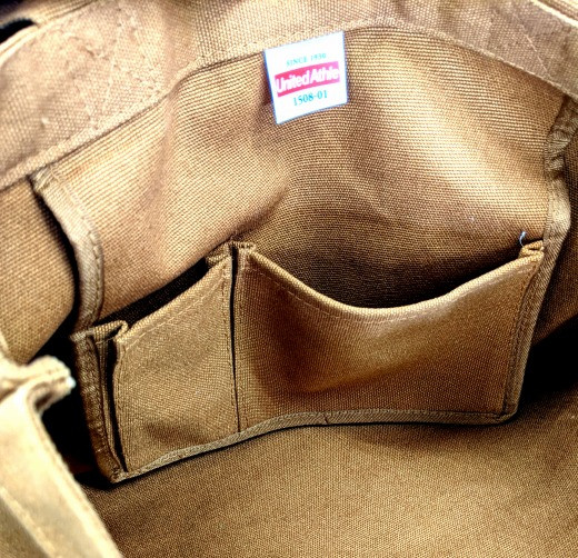 便利な内ポケット付き