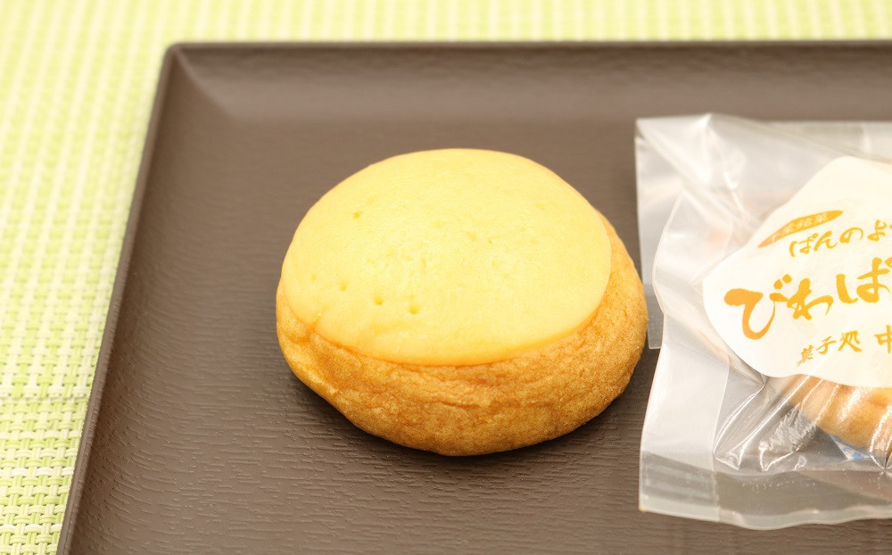 ぽてっとした形が愛らしいお菓子です。