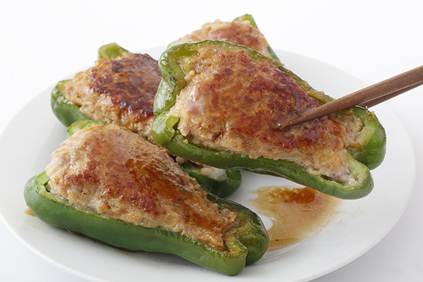 ピーマンの肉詰めにもたんぱくで甘みの強い豚ひき肉がオススメです!