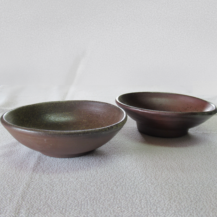 少し深みのある小鉢皿の2枚セットです。