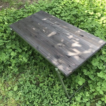 オリーブグリーン