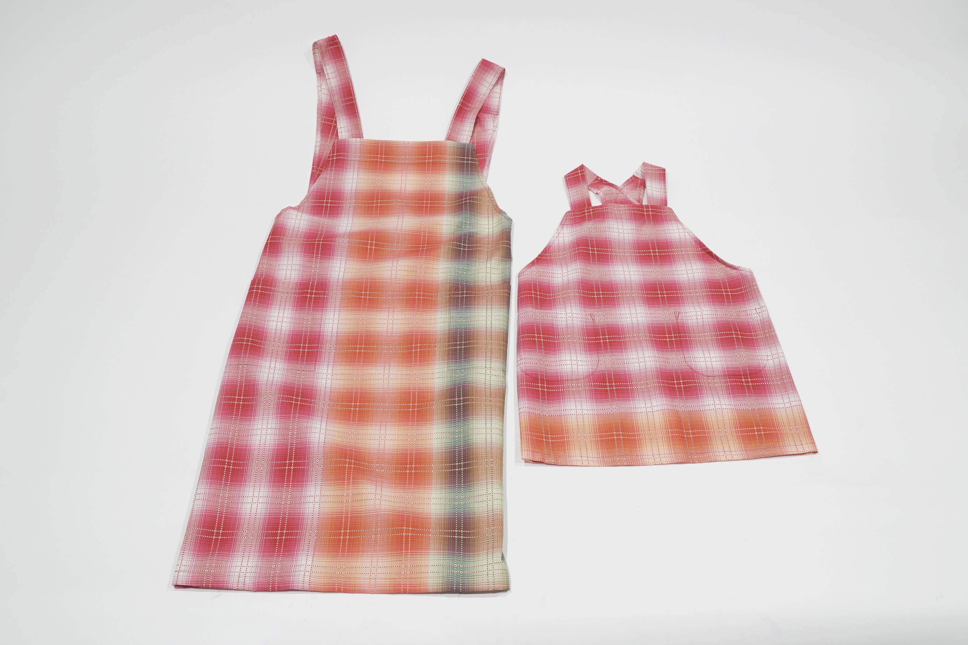 写真は赤チェックの写真です。