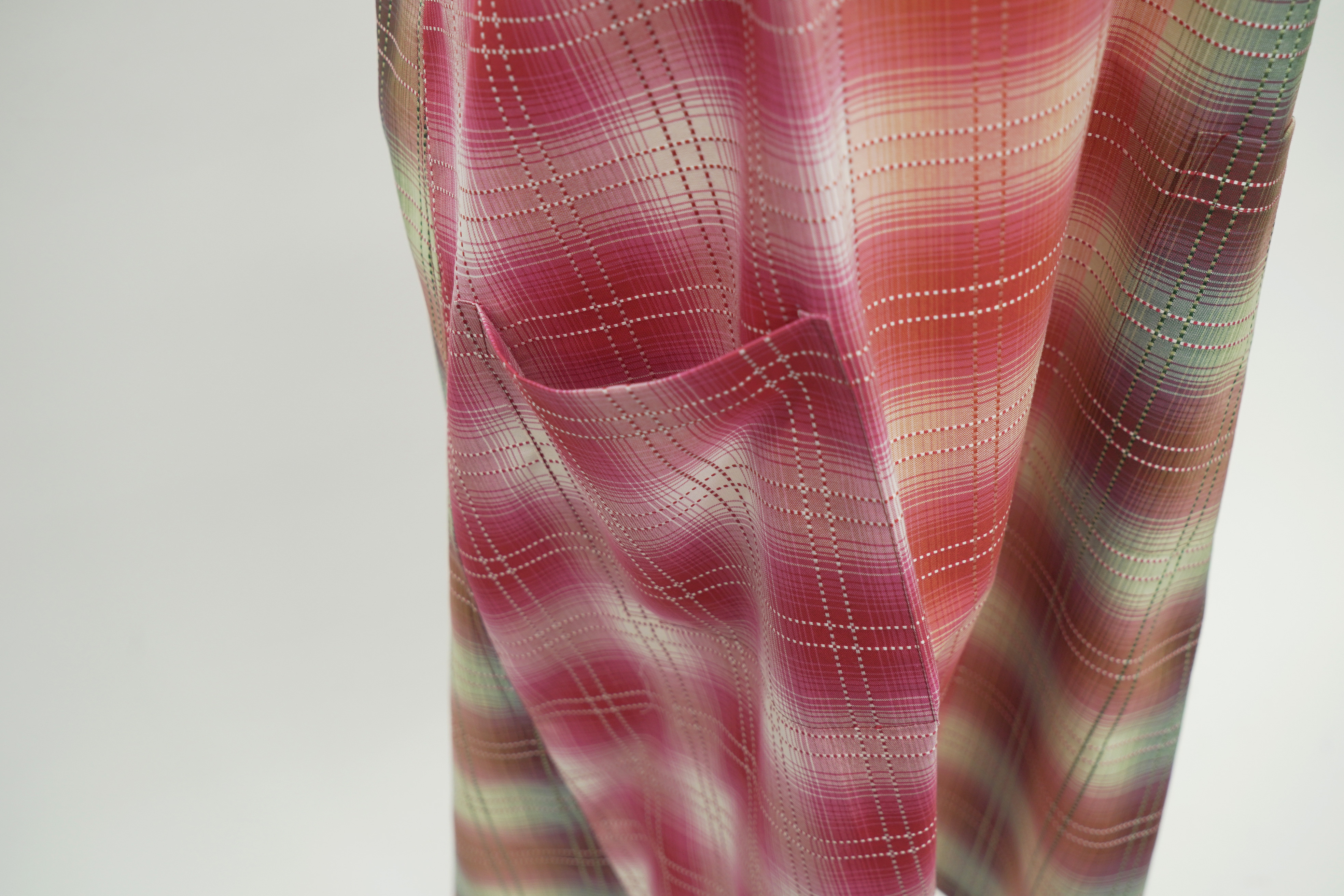 写真は赤チェックのアップ写真です。