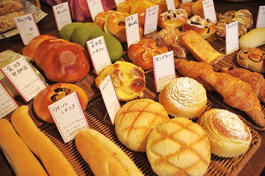 大人気！！石窯焼きのおまかせパン詰め合わせ18個セット【19114】